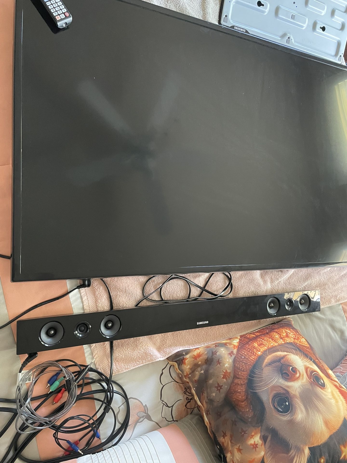 Samsung 55” TV With Sound Bar, Works Great