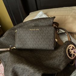 MK backpack 75 $ each set MK 75 $