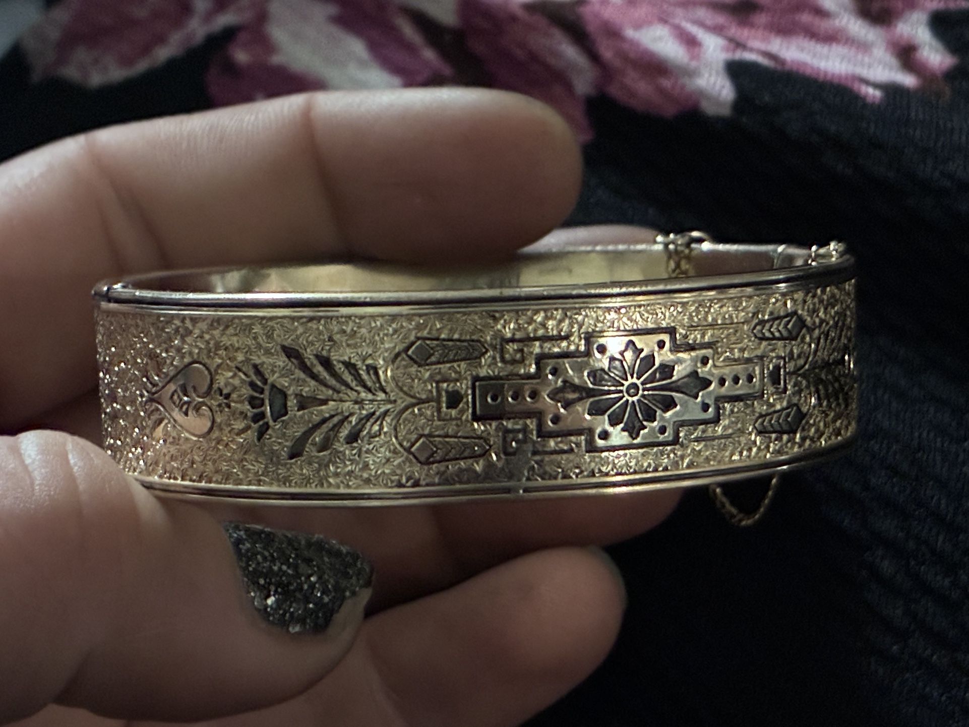 Victorian Taille d'Epargne Enamel Bracelet Yellow Gold Bangle