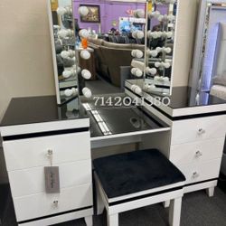 Beautiful Light Up Vanity Set
