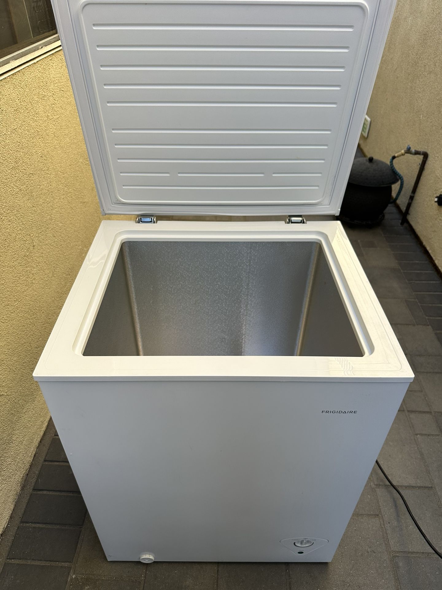 Frigidaire 5.0 cubic feet Floor Freezer