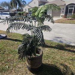 FAKE PALM TREE WITH WICKER BASKET
