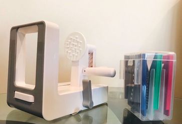 NEW . OXO Tabletop Spiralizer