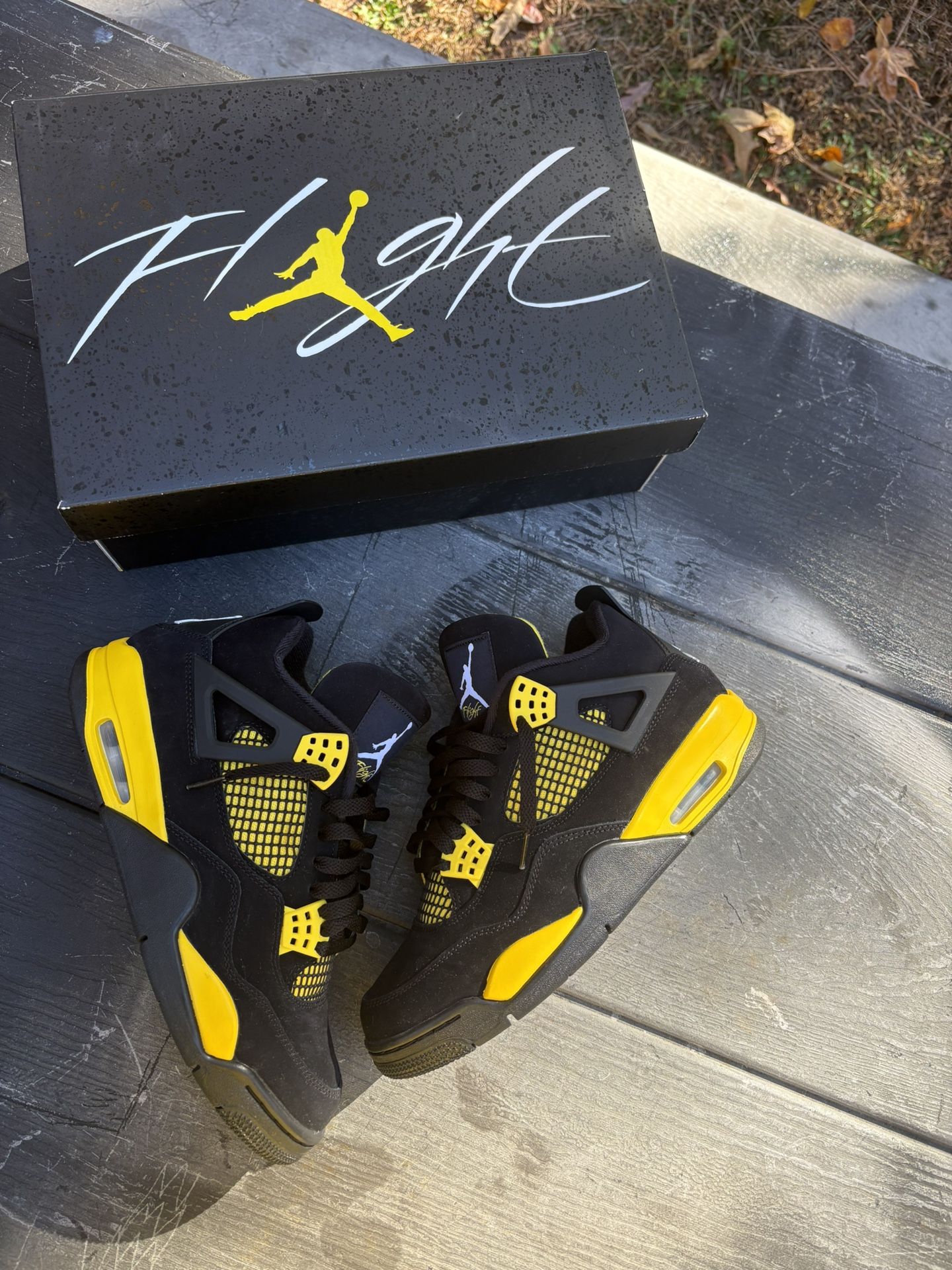 Jordan 4 Retro “Thunder”