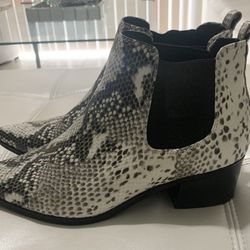 Blondo Waterproof Snake Skin Boots Women’s Size 10 