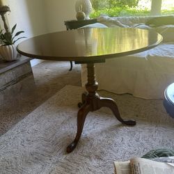 Pie Crust Table