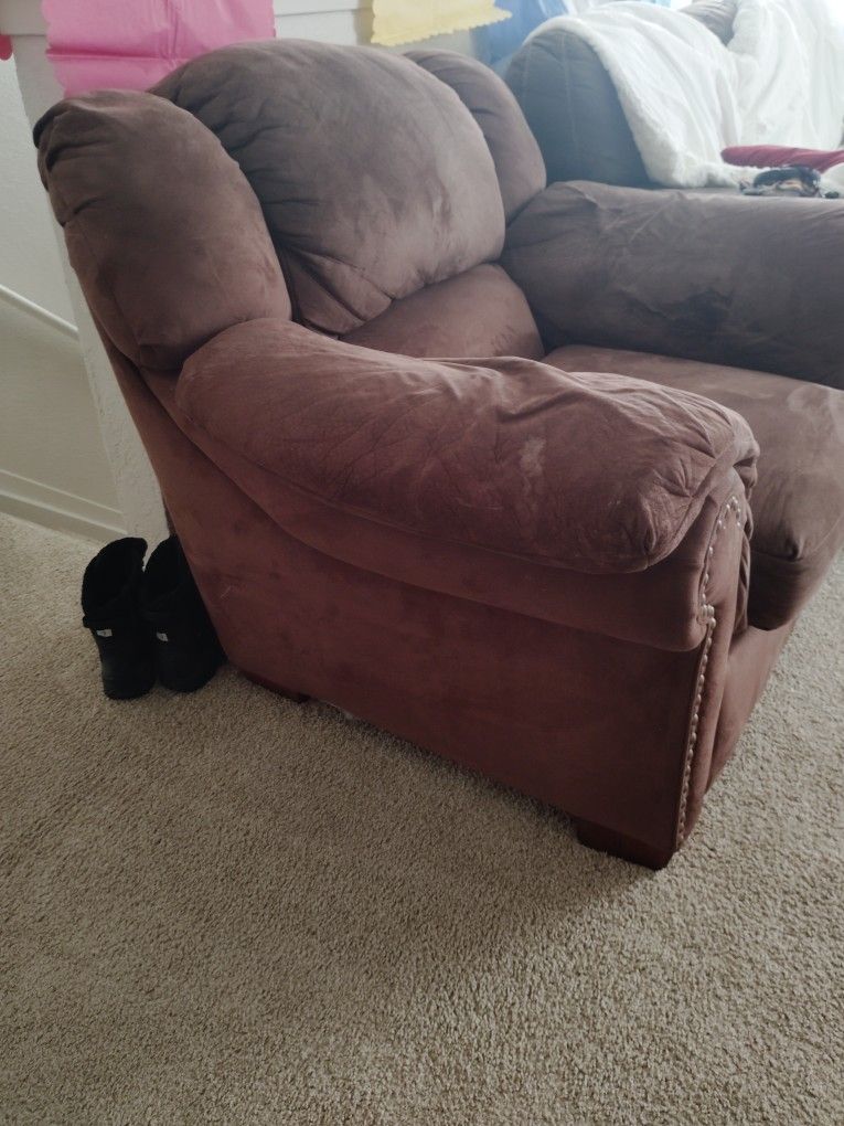 Barely Used Chair Must Pick Up Pet Free Home 