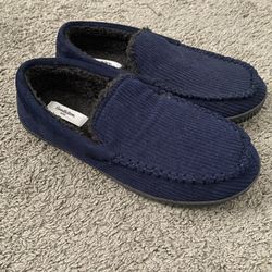 Size 7/8 Goodfellow slippers 