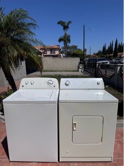 Washer and Dryer/Lavadora y Secadora