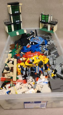 12lbs Lego Minifigures Lot 90s 00s with some instructions