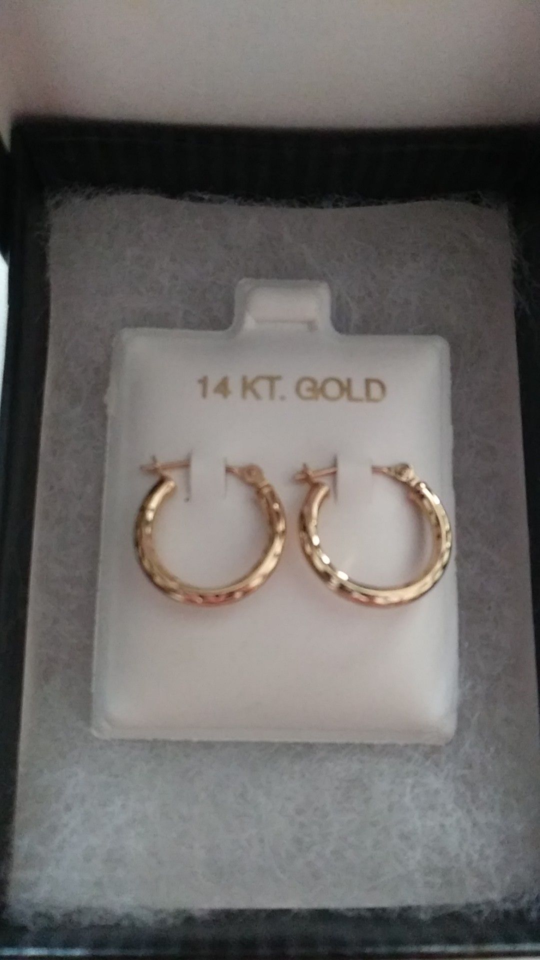 Brand new (never used) pair of (real) 14kt gold (stamped) diamond cut hoop earrings in great shape and condition just need gone please and (GODBLESS)