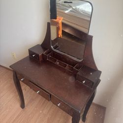 Make Up Table