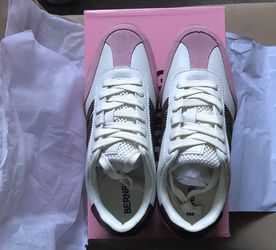 BERNESS Larson Pink Suede Low-Top Sneakers Sz 8M