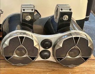 Kicker speakers Marine towers