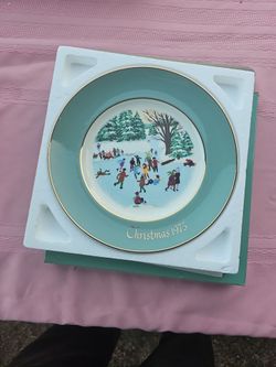 Christmas 1975 Collector Plate