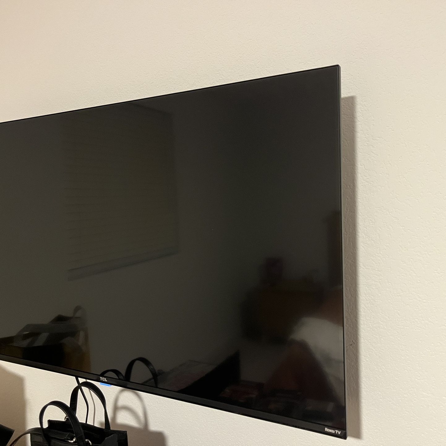 35 Inch TCL Roku TV with TV mount for Sale in Henderson, NV - OfferUp