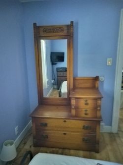 Dresser With Mirror