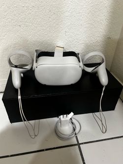 Oculus Quest 2 256gb , practically new and in perfect condition, with a box painted black.