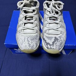Jordan 11 Retro Low Light Bone Snakeskin 2019  Size 9