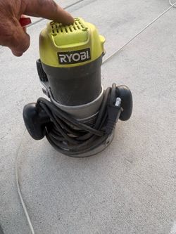 Lightly used RT163G router in great condition!
