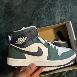 Jordan 1 Mid Size 7m