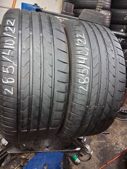 Pair of 285/40/R22 with 80% of tread or life ATTURO AZ850