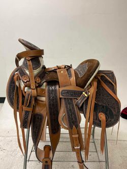 Montura charra bordada