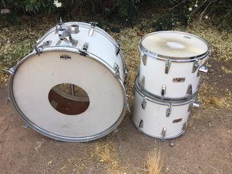 Yamaha 3 piece drum set