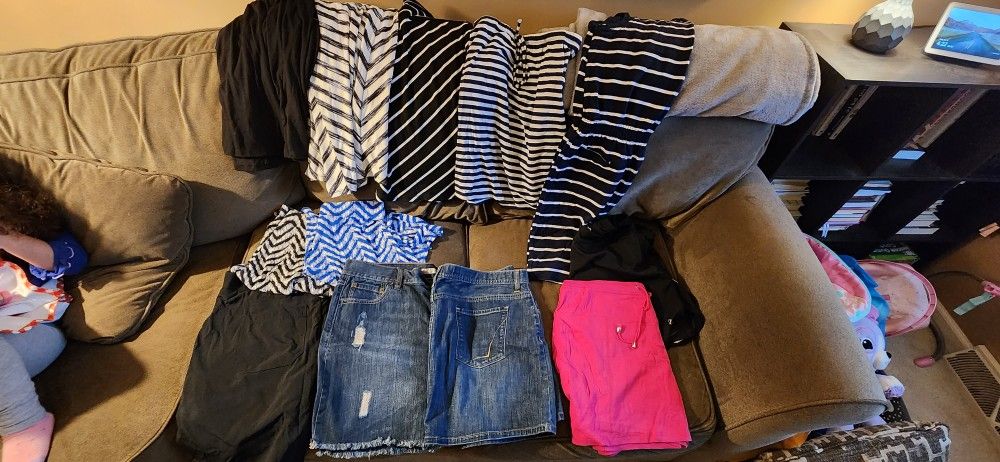 Ladies Capris, Skirts, Shorts Lot
