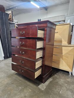 Dresser 