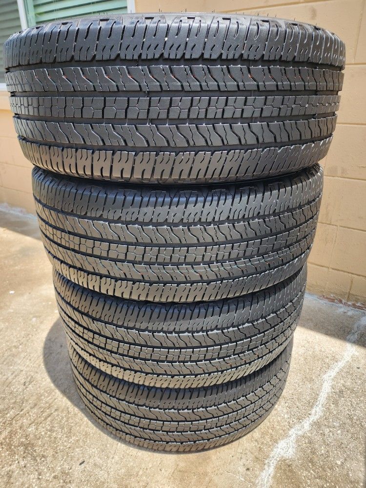 265/60/18 GOODYEAR WRANGLER ALL TERRAIN TIRES 