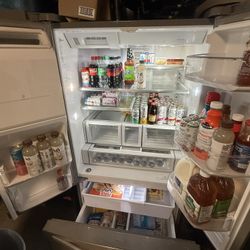 27 Cu Ft. Refrigerator (whirlpool)