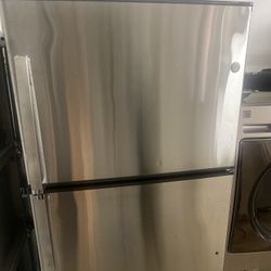 Refrigerator GE