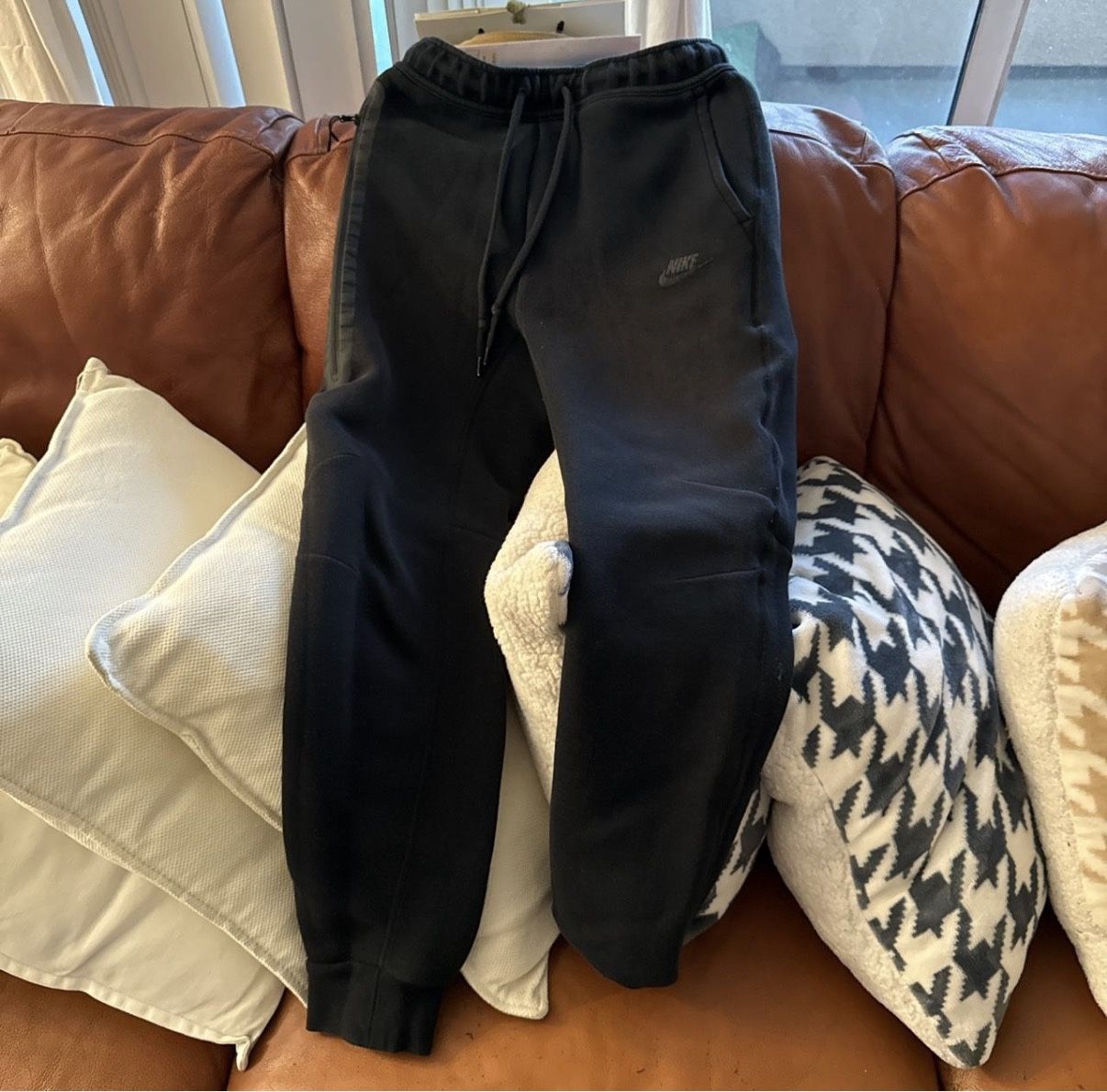 Black Nike Tech Fleece Sweatpants