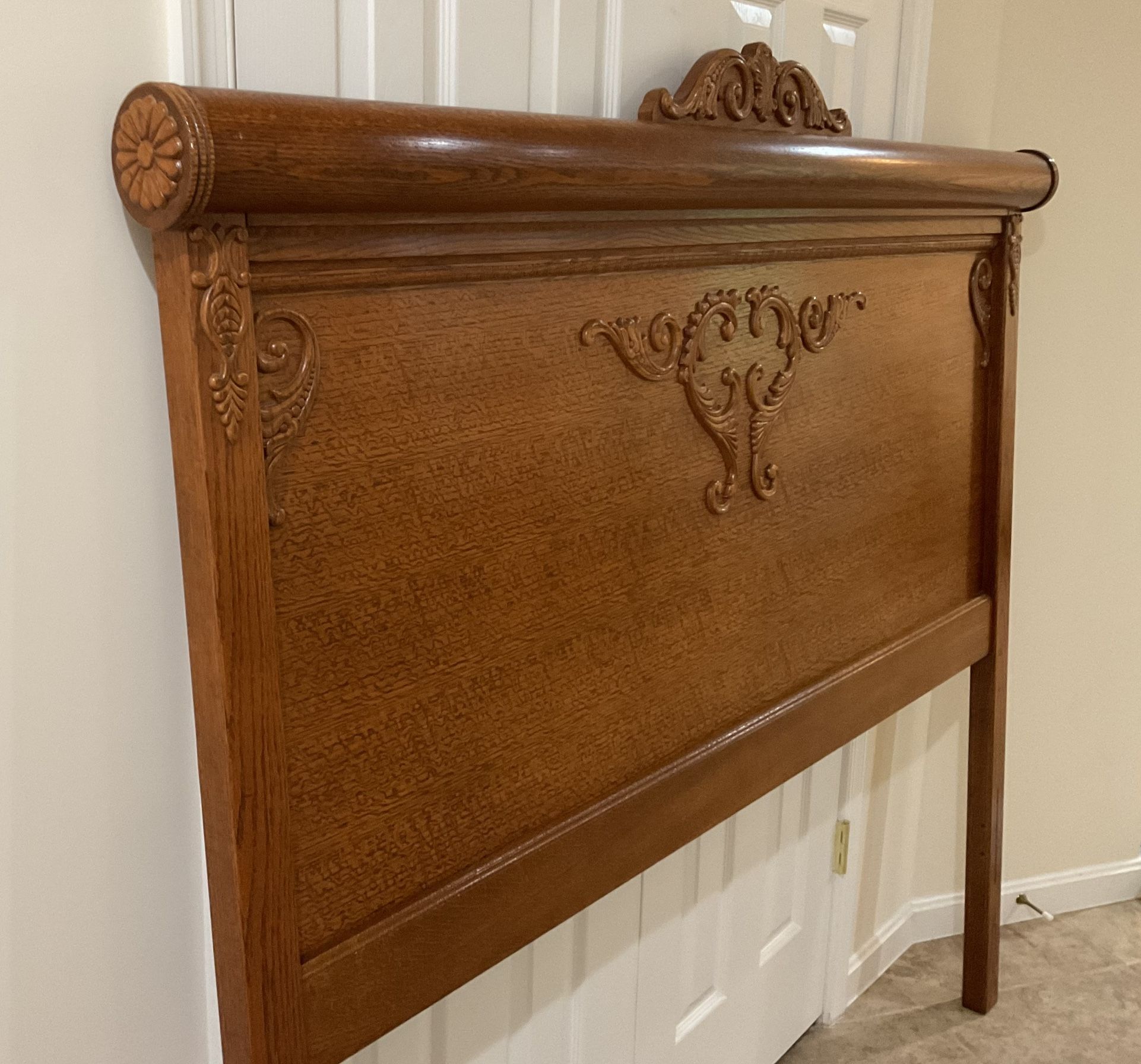 Queen Roll Top Bedroom Set