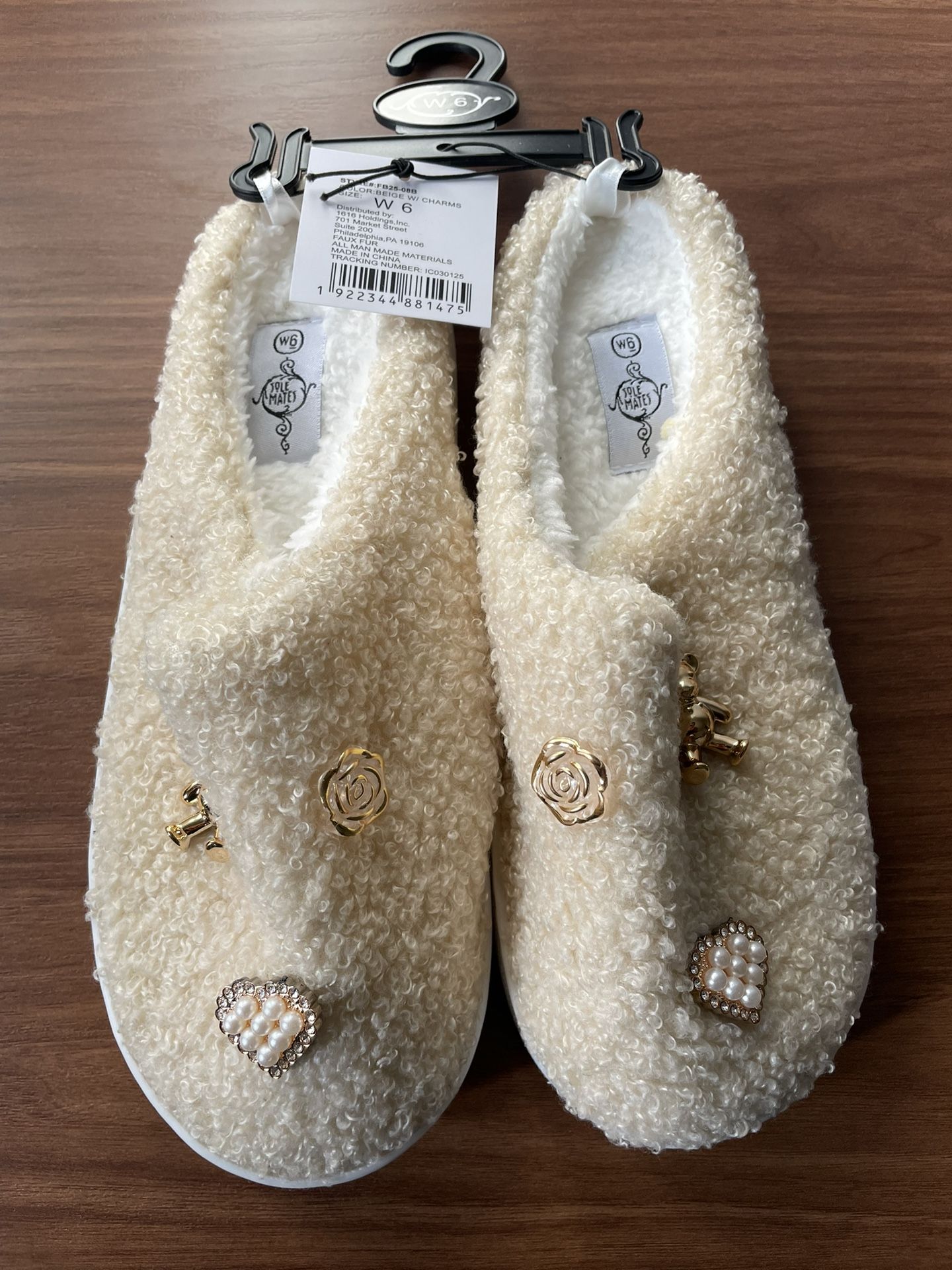 Sole Mates Charm Icon Slippers – Women’s Size 6 Brand New