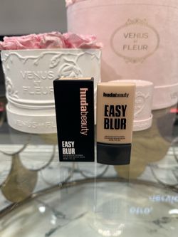 HUDA BEAUTY Easy Blur Natural Airbrush Foundation FIRM PRICE 💕