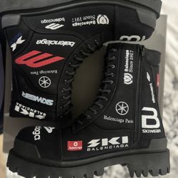 Balenciaga Men's Size 10m New.  699$