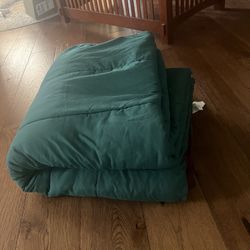Queen/full Comforter. Reversible 