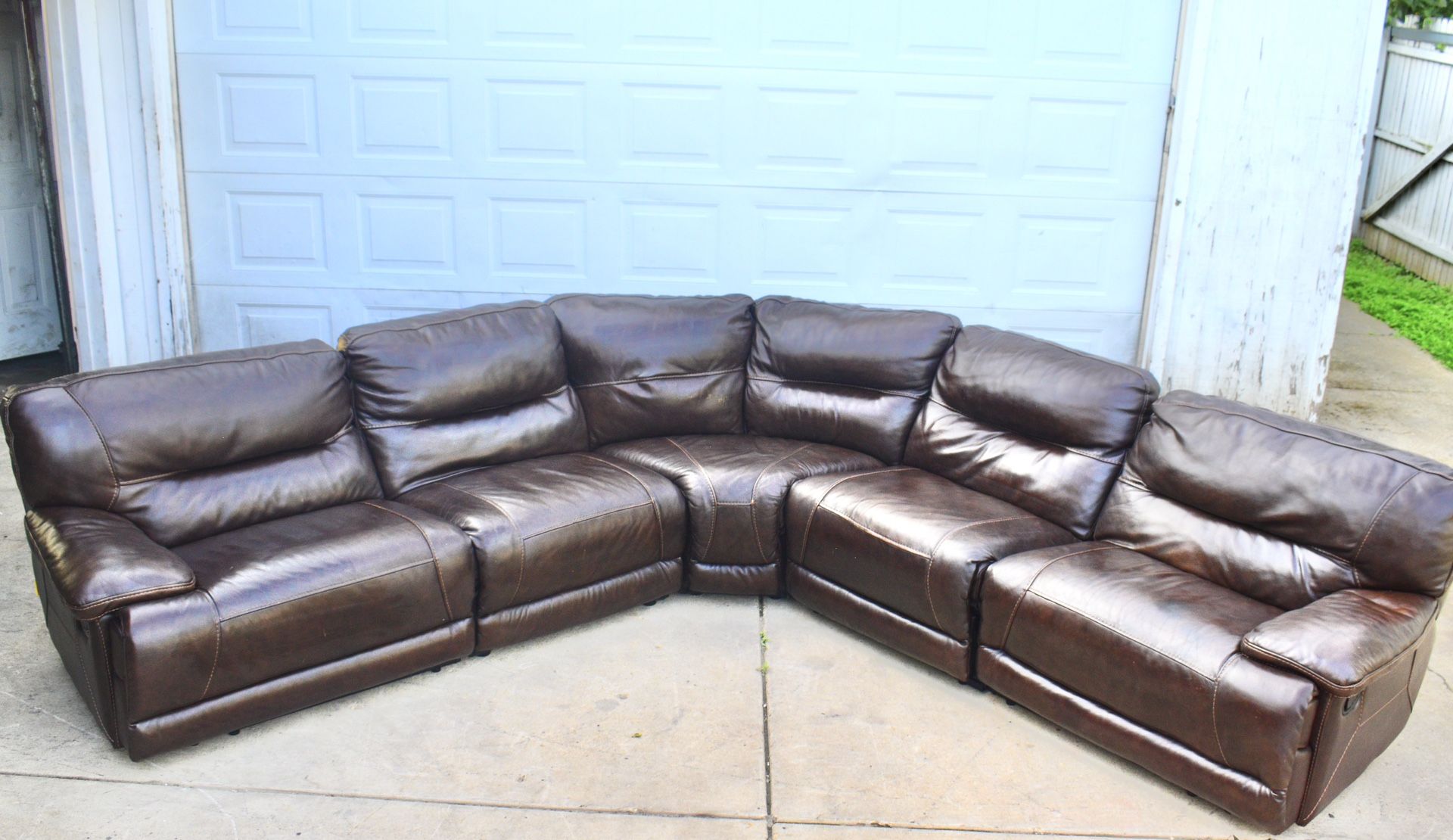 **🚨 Free Delivery! Ashley Leather Sectional Recliner couch sofa