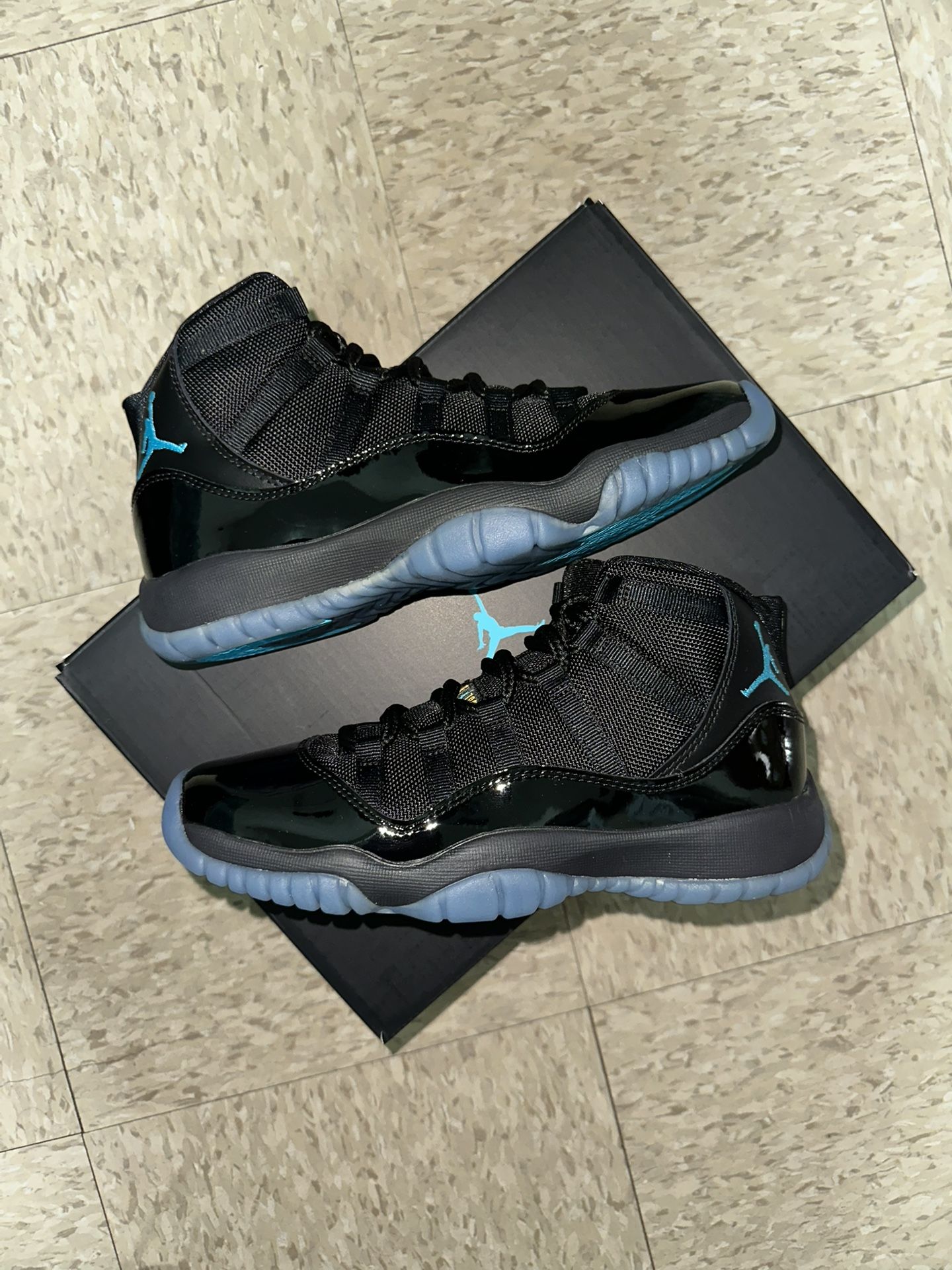 Jordan 11 Gamma Size 4y And 5.5y