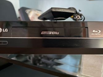 LG Super Blu - Blu-Ray Disc HD DVD player BH200 w Remote