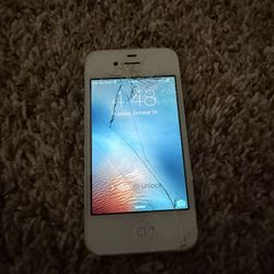 Apple iPhone 4S – White – Working / Cracked Screen