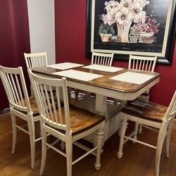 Havertys Dining Table with Leaf and 6 chairs