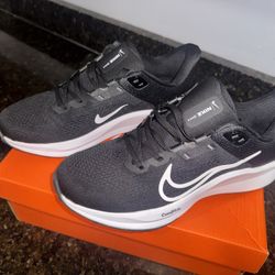 Nike ComfiRide Running Shoes –Black/White – New with Box