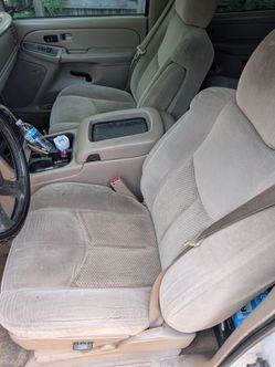 99-06 Chevrolet seats and console