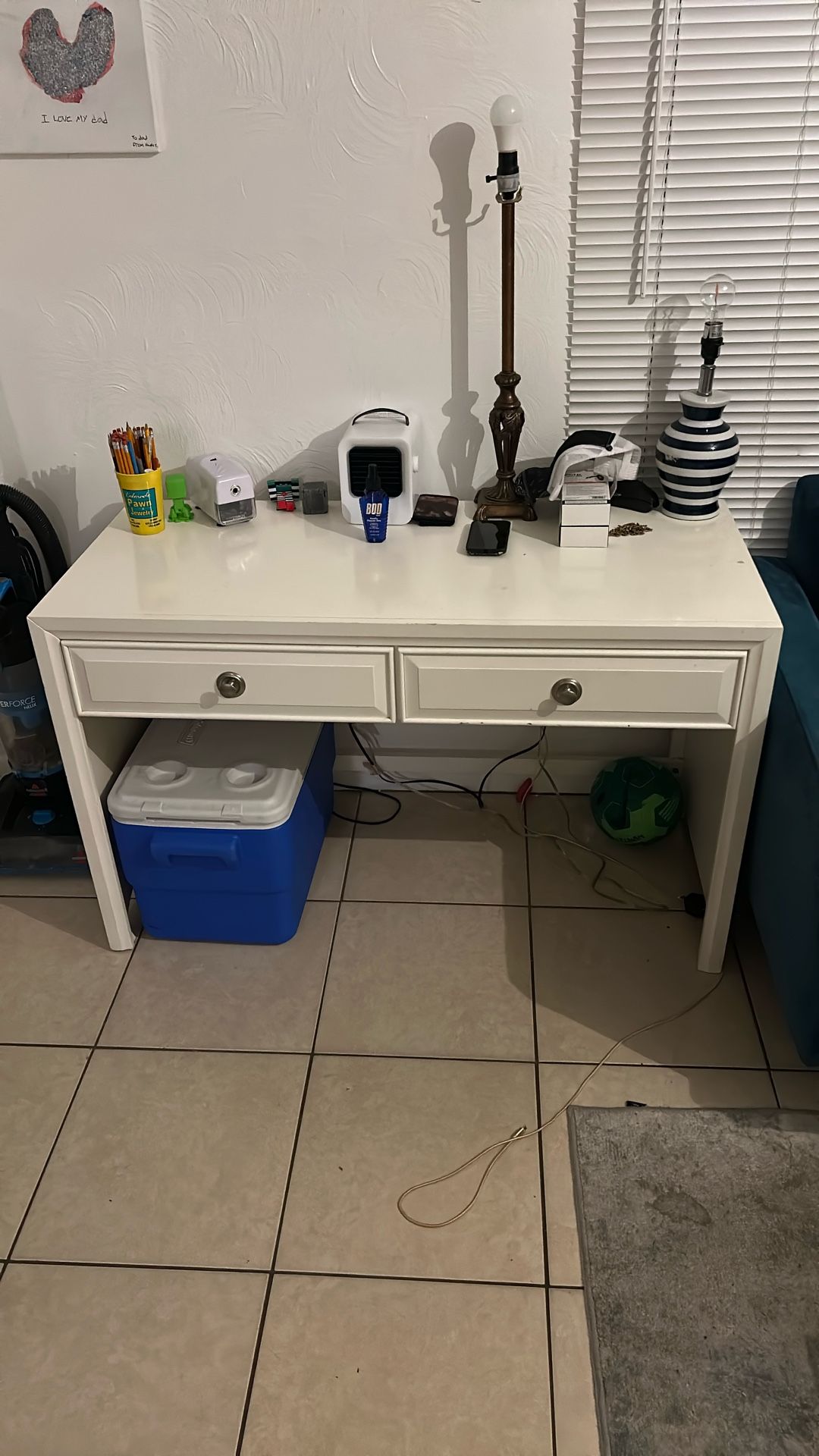 Beautiful child’s desk 100$