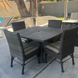 Outdoor Table And Chairs 