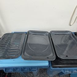 BROILER PAN LARGE  Large broiler pan grill kit  measurement is approximately 12 .5" wide X 17" long , includes grill and middle and bottom pan