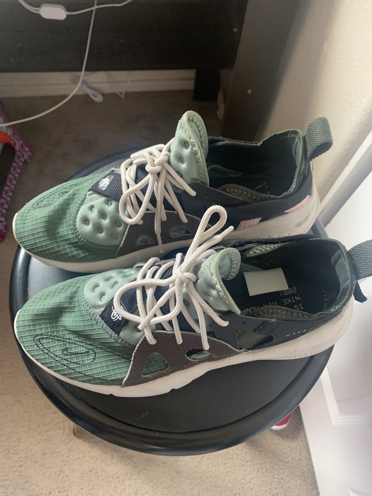 Olive Huarache Type